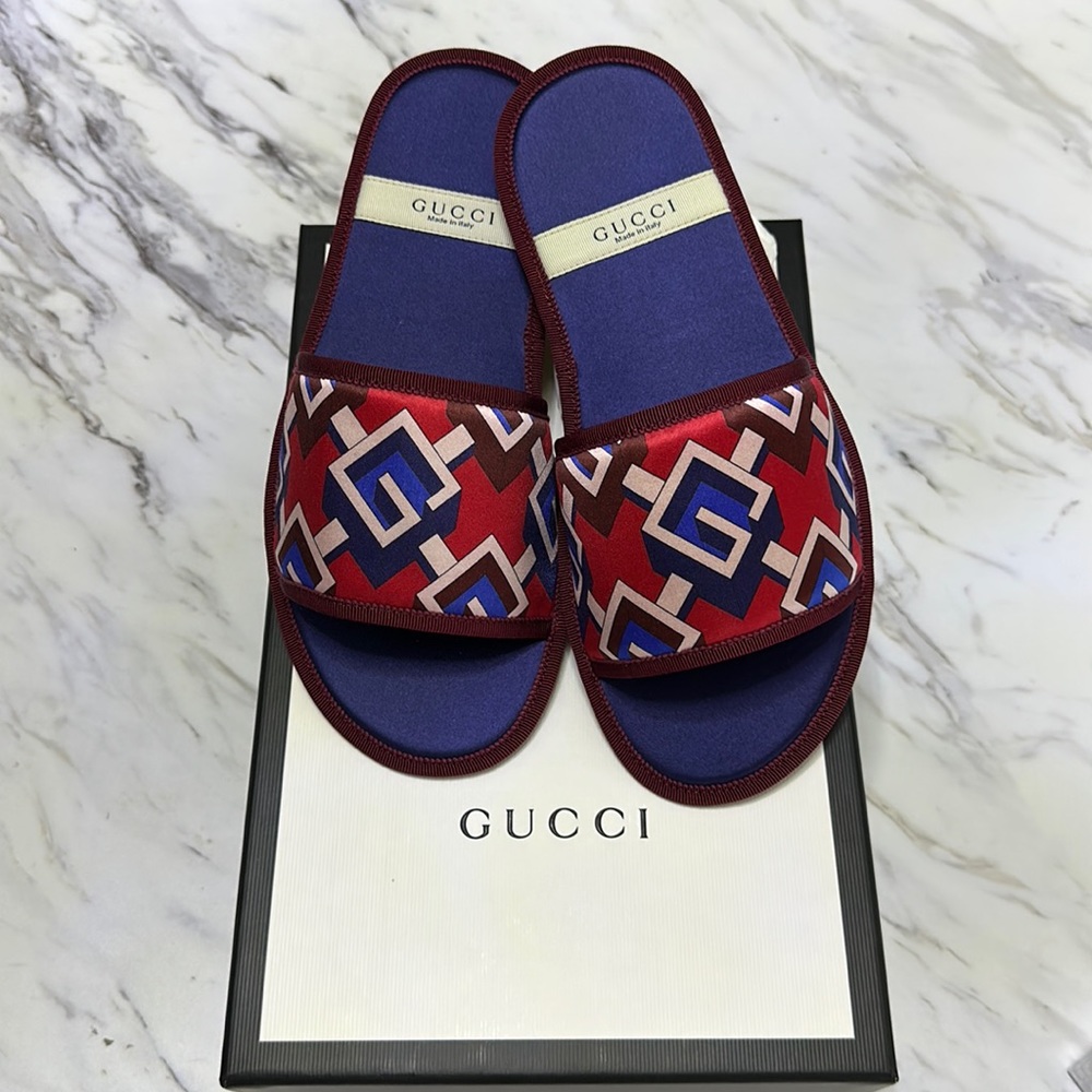 Gucci silk geometric print slides